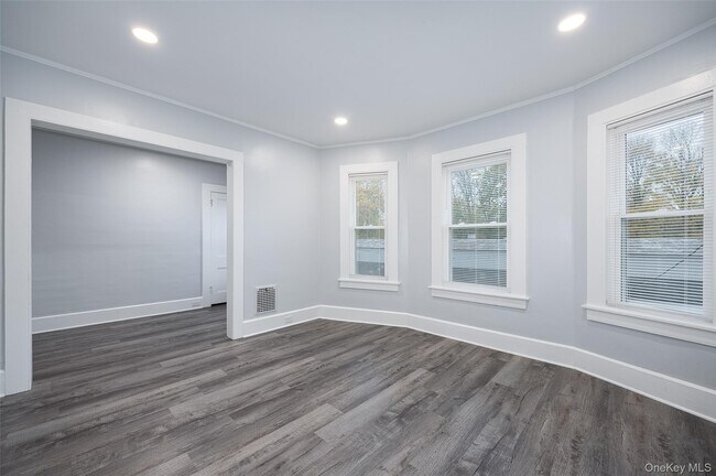 Building Photo - 5 Orchard Pl