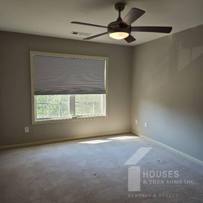 Building Photo - 204 Wild Meadow Dr