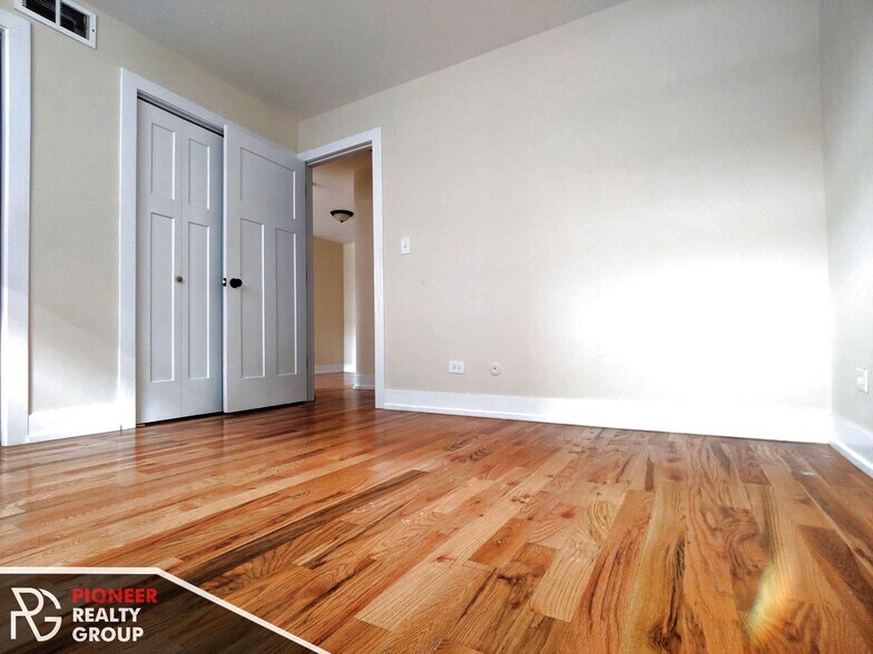 Building Photo - 537 W Arlington Pl