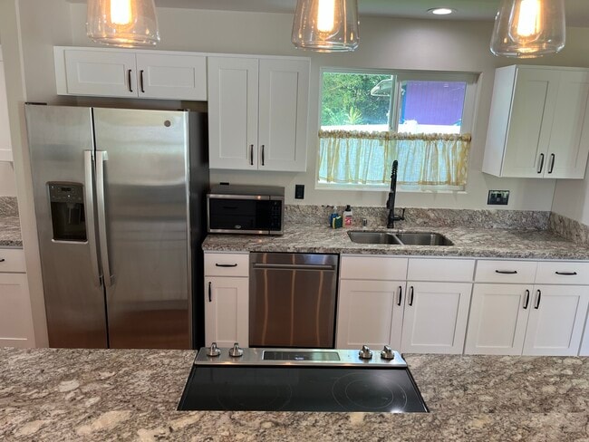 Building Photo - 16-2063-2063 Pearl Dr