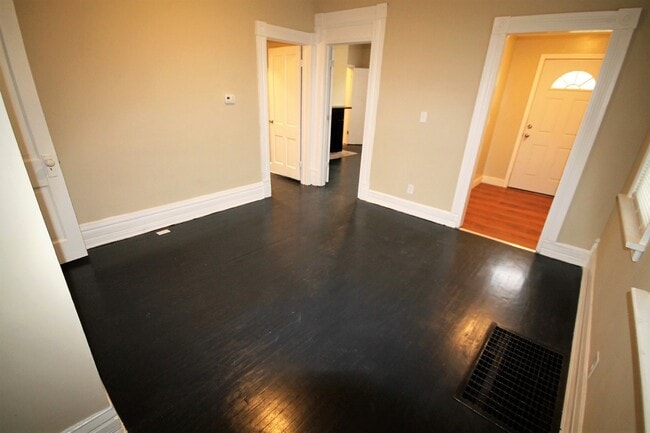 Building Photo - 27 E Duncan St