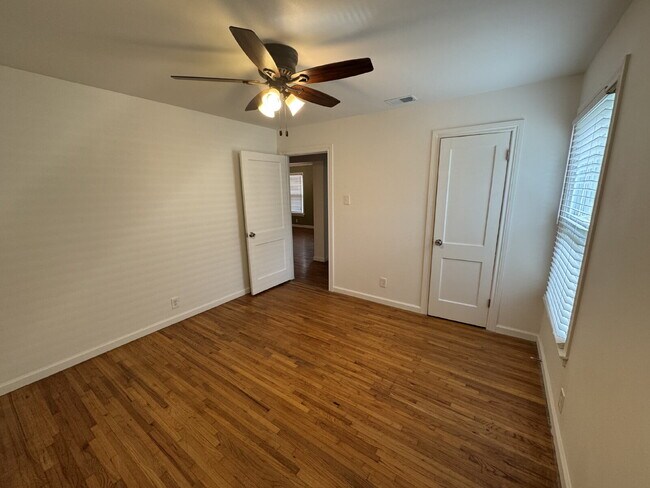 Building Photo - 2318 Fenwick Dr