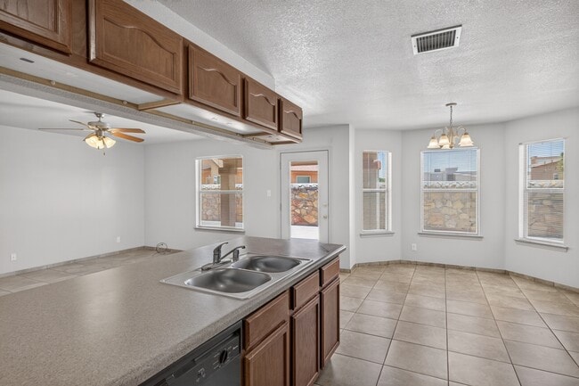 Building Photo - 608 Cactus Creek Pl