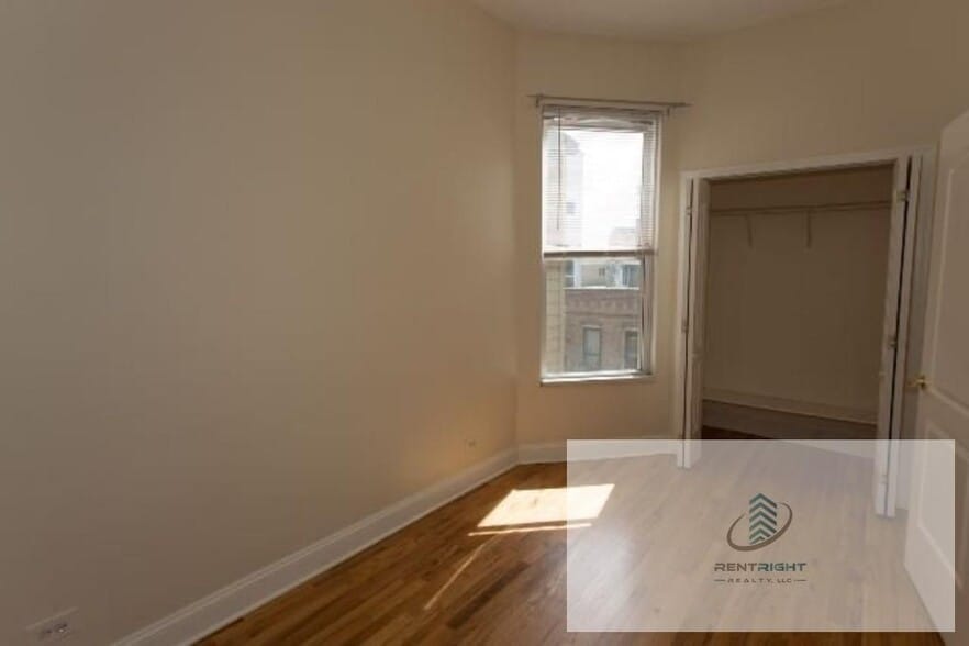 Building Photo - 1411 W Erie St