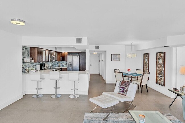 Building Photo - 525 N Ocean Blvd