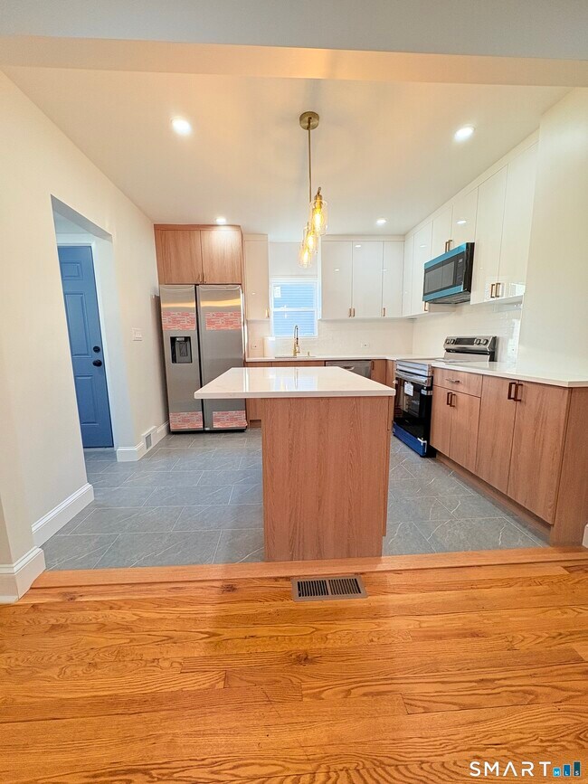 Building Photo - 172 Swanson Ave