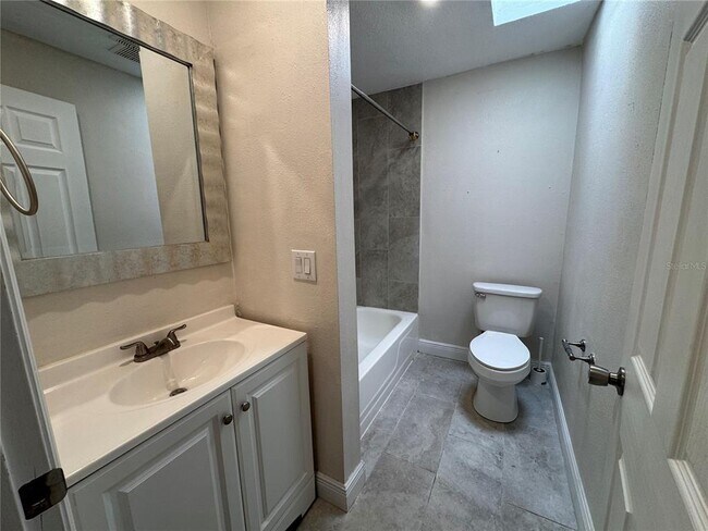 Building Photo - 5260 Lima Pl