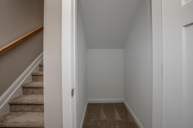 Building Photo - 685 Shaker Dr