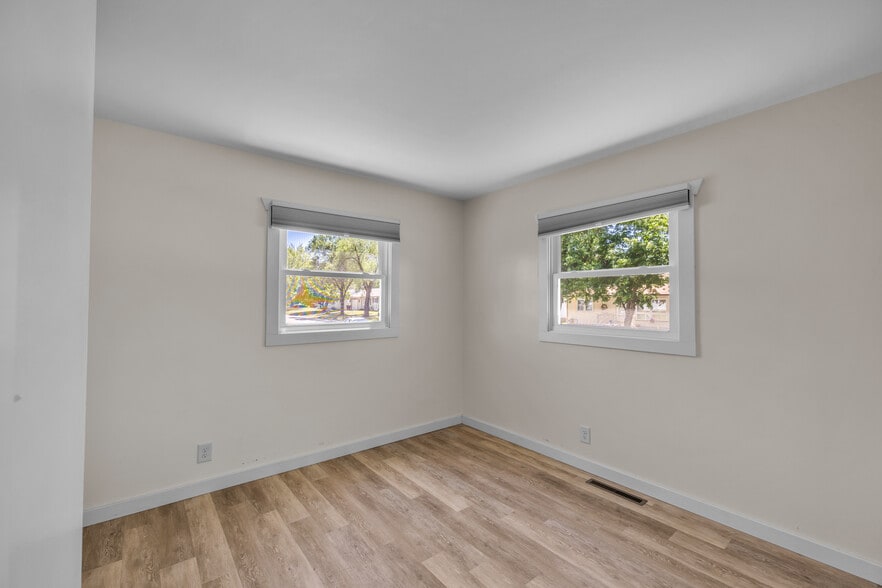 Building Photo - 8 Crestview Dr