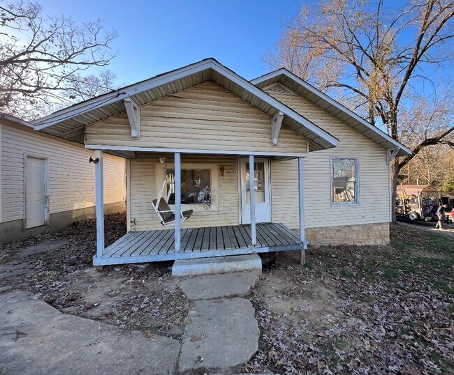 Primary Photo - HANDY MAN SPECIAL! - $385 Month / $700 Down