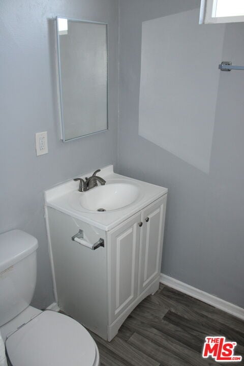 Building Photo - 115 N Oak St