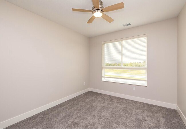 Building Photo - Vervain-1 Bedroom + Den B