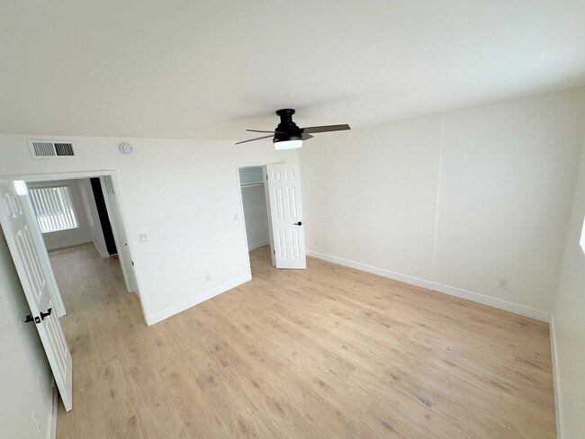 Building Photo - Vintage & Gorgeous 1bd/1ba unit in Sherman...