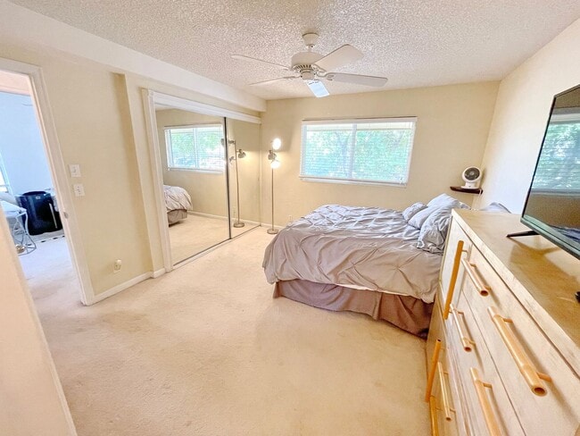 Building Photo - Maui Gardens - Central Kihei Resort Style Complex - Furnished 2 bed/1.5bath