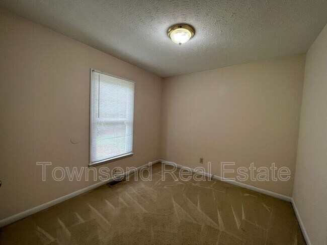 Building Photo - 912 Emory Ct