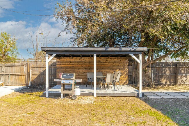 Building Photo - 475 E French Pl