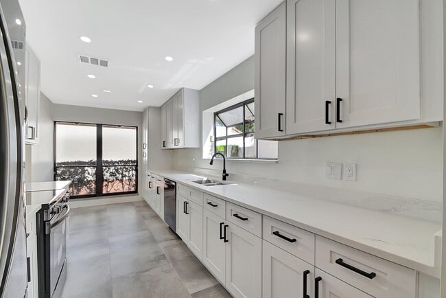 Building Photo - 21440 Campo Allegro Dr