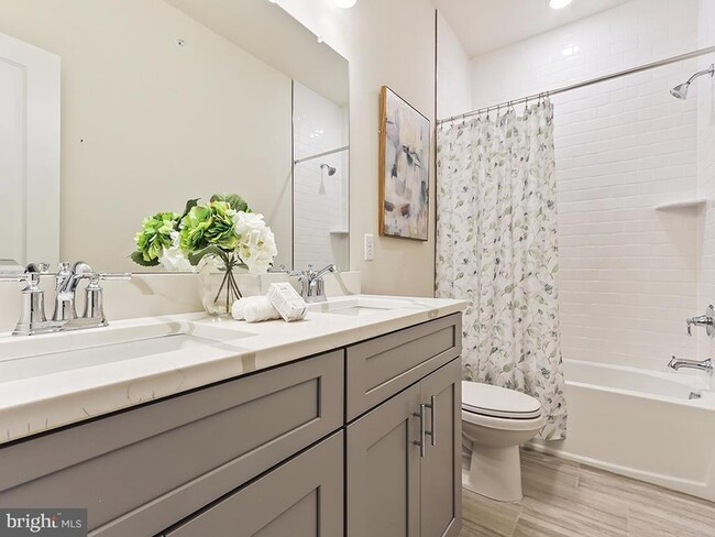 Building Photo - 715 Parker Blvd