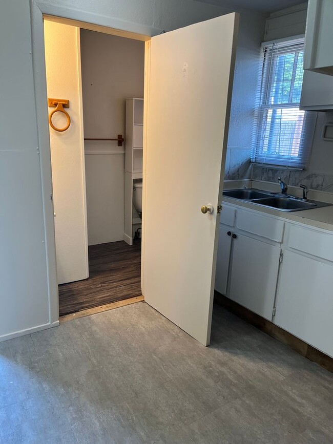 Building Photo - Charming 2-Bedroom Home Near the Heart of ...