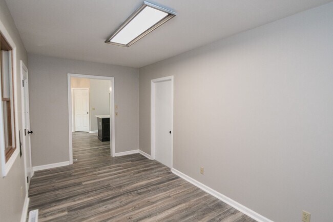 Building Photo - 3 bed 2 bath Home in Lakes of the Four Sea...