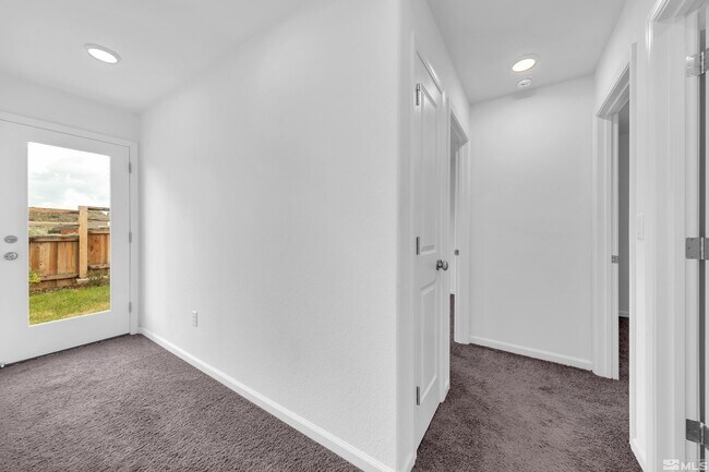 Building Photo - 698 Valmy Dr