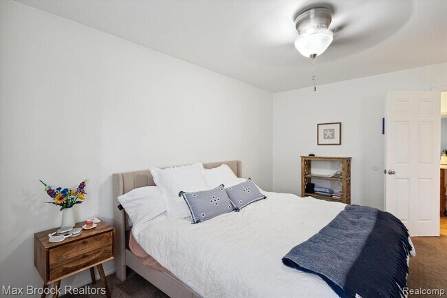 Building Photo - 1131 Indianwood Trail