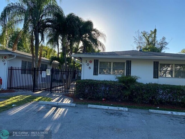 Building Photo - 107 SW 18th Ave