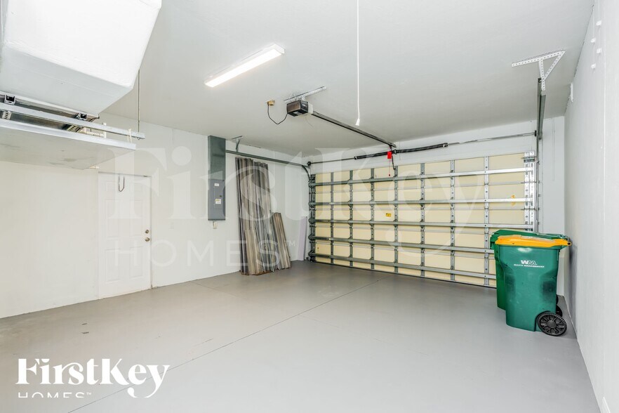 Building Photo - 2081 Nuremberg Blvd