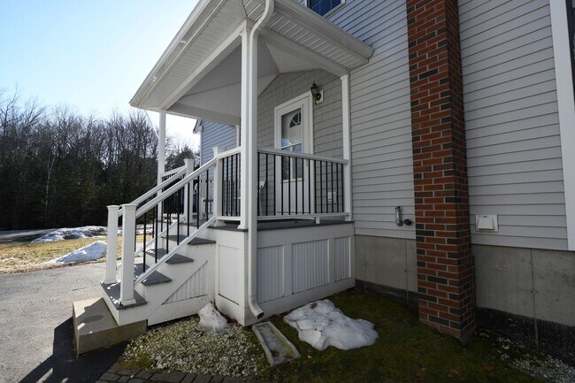 Building Photo - 15 Sabatus Rd