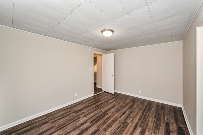 Building Photo - Charming Renovated 2BR Home – Full of Char...