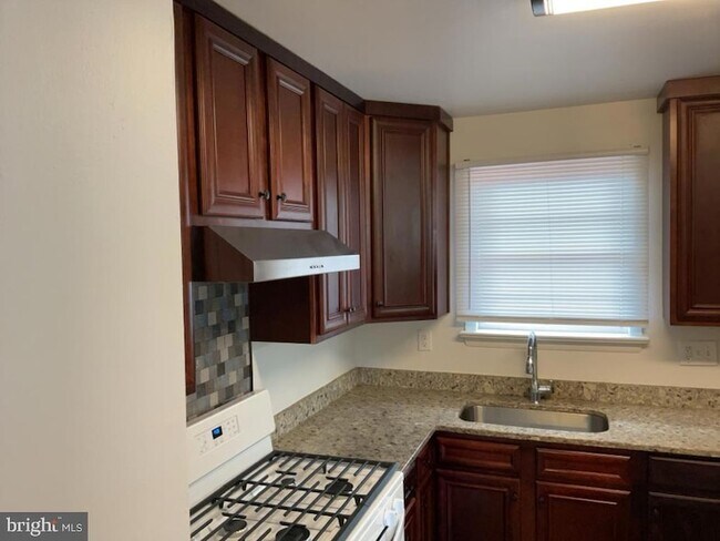 Building Photo - 6920 Groveton Dr