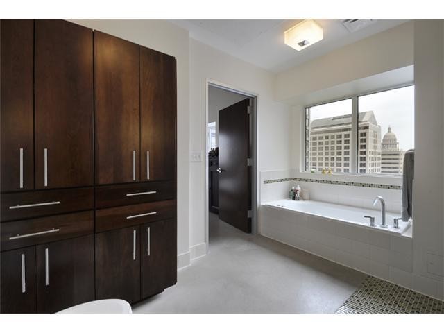 Building Photo - 800 Brazos St