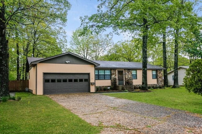 Building Photo - 20 Single Oaks Dr