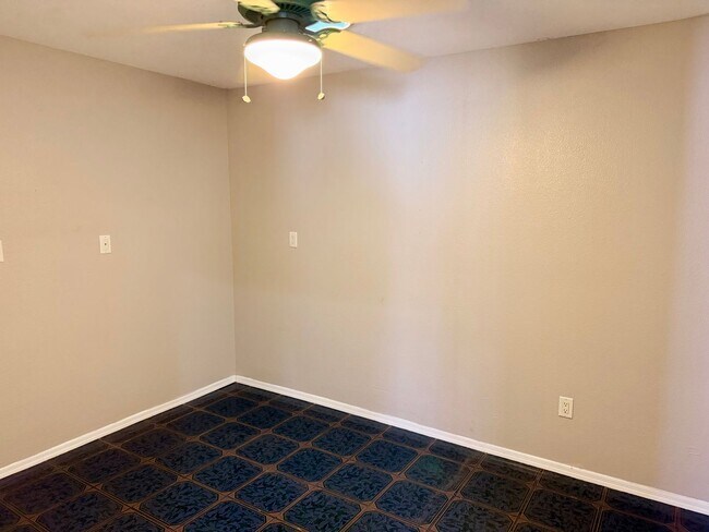 Building Photo - Large San Luis home on a Corner lot with 3 bedrooms plus added Den/Office Room