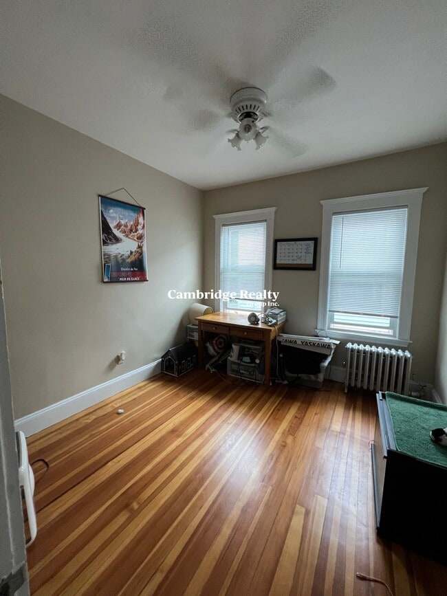 Building Photo - 204 Fellsway W