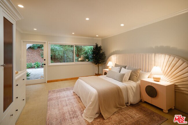 Building Photo - 7972 Mulholland Dr