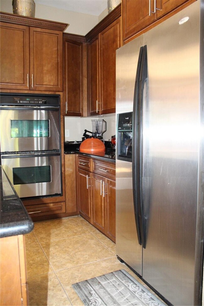Building Photo - 3501 Collonade Dr