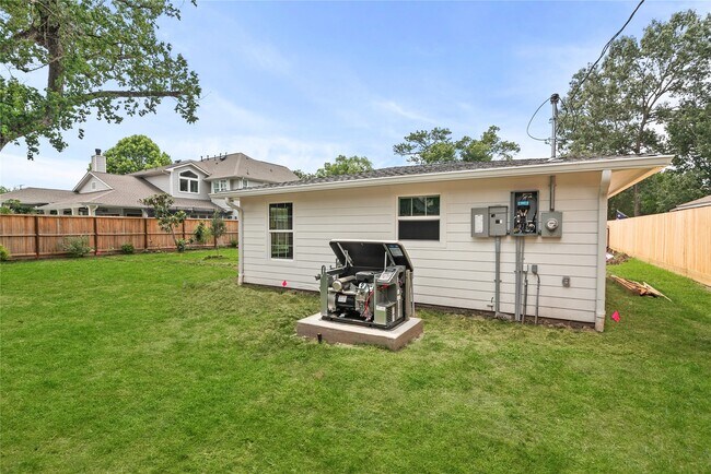 Building Photo - 312 W 31st St