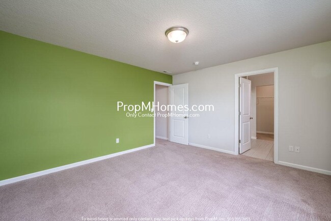 Building Photo - Three Bedroom Stunner in NE Salem!