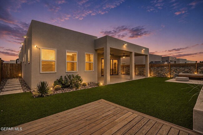 Building Photo - 253 Emerald Sun Dr
