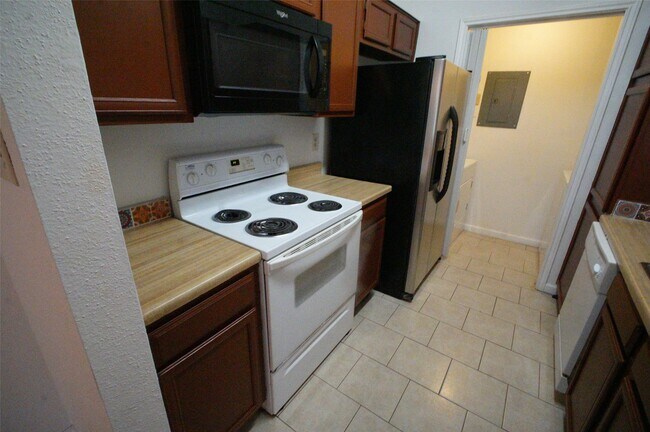 Building Photo - 8197 Sands Point Dr