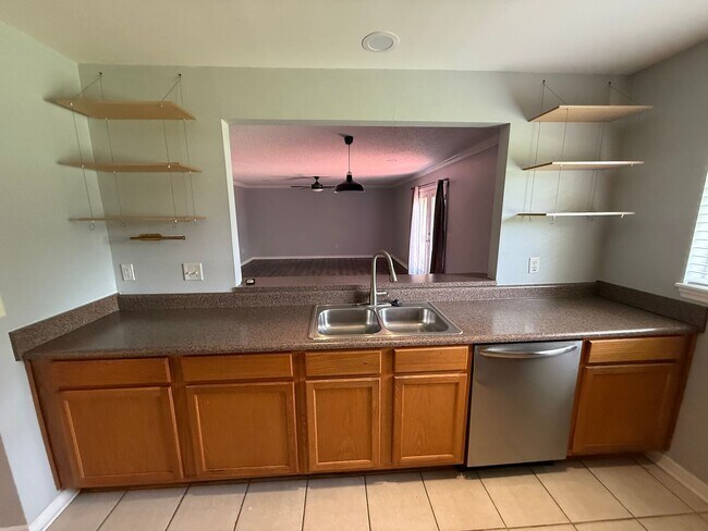 Building Photo - Beautiful 2BR/2BA Condo in Sarasota!