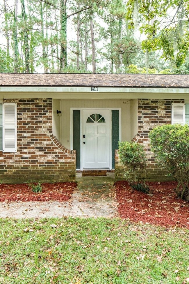 Building Photo - Beautiful 4 bedroom in the heart of Mossy Oaks!