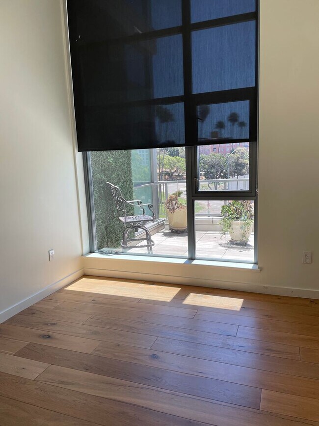Building Photo - Gorgeous 3 Bedroom 2 Bath Condo For Rent a...