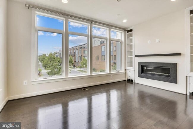 Building Photo - 8060 Red Hook St