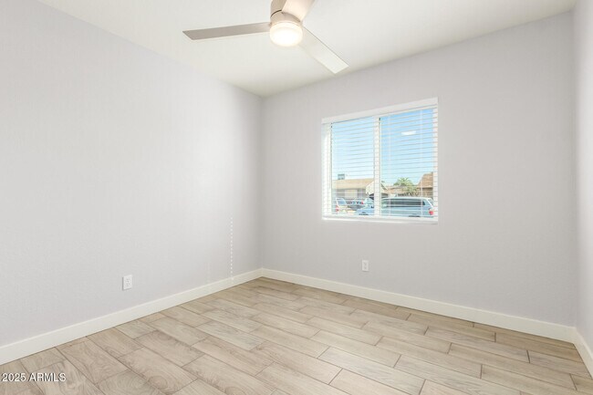 Building Photo - 4302 N 80th Ln