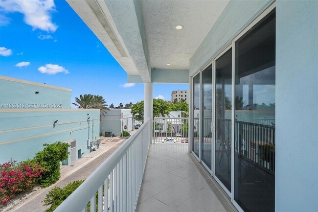 Building Photo - 311 N Surf Rd