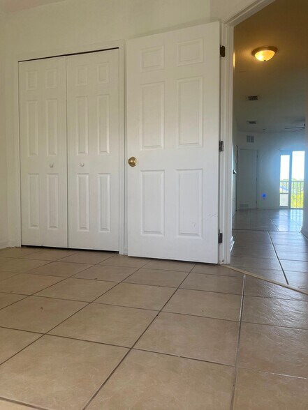 Building Photo - 522 Villa Del Sol Cir