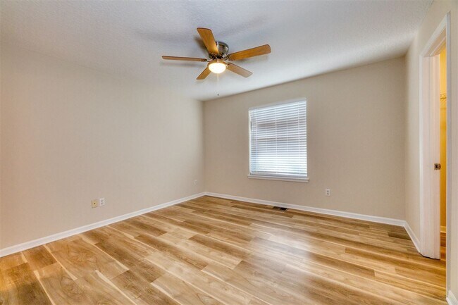 Building Photo - 203 E St