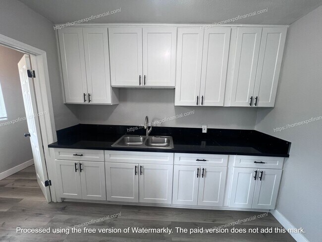 Building Photo - 370 W 44th St